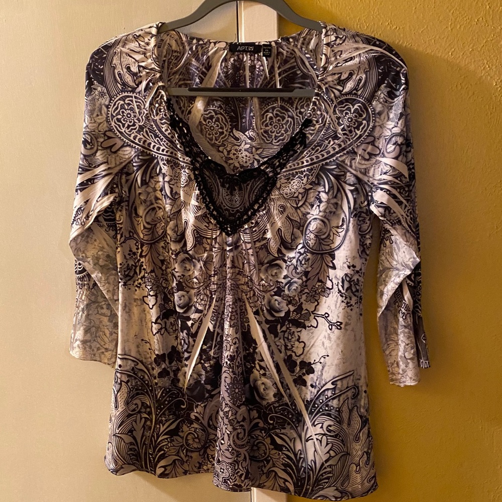 Beautiful black and white top, LP